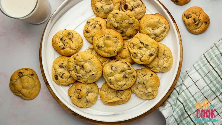 Chocolate chip cookies with milk