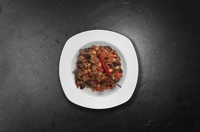 A bowl of chili con carne.