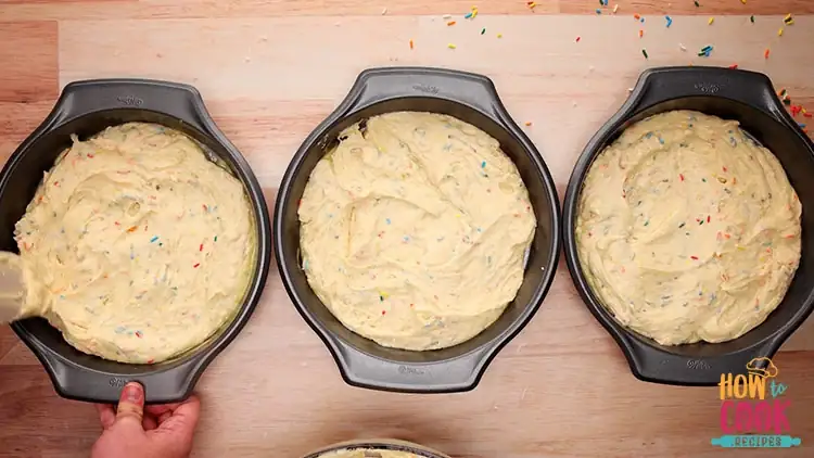 How do you frost a birthday cake for beginners