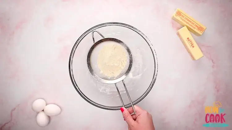 What are macarons traditionally filled with