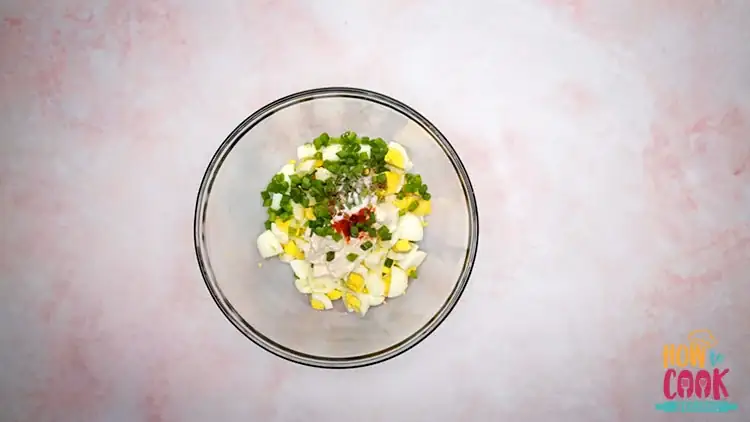 What does egg salad go good with