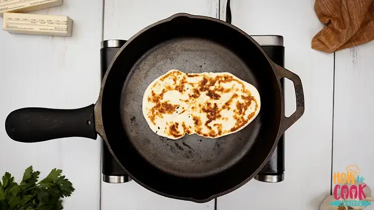 What is the difference between pita and naan