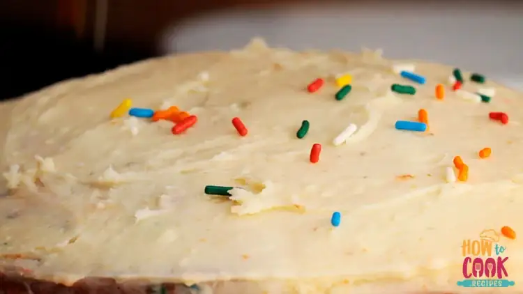 What is the difference between white cake and vanilla cake